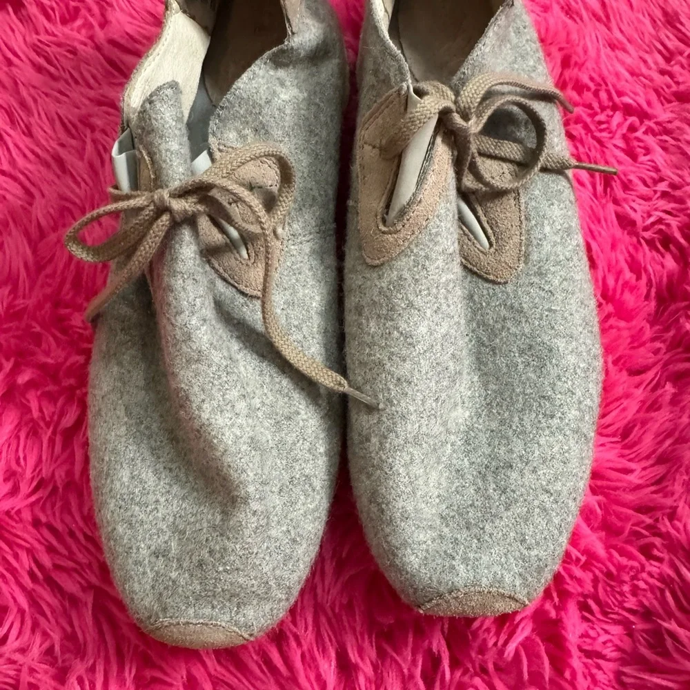 Gray and Brown Wool Shoes - Women’s‎ size 9